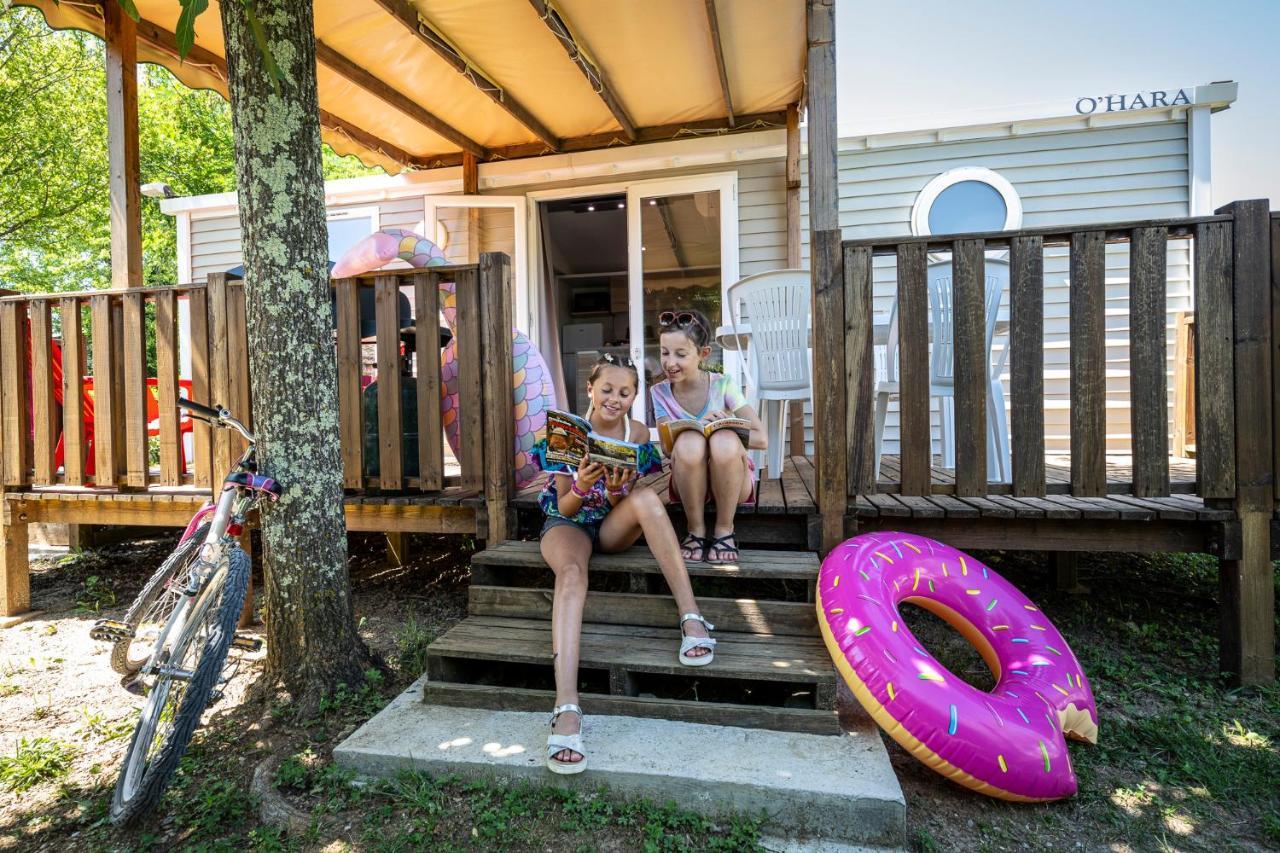 Charmant Camping Familiale 3 Etoiles Vue 360 Plage Piscine A Debordement Empl Xxl Labeaume Exterior foto