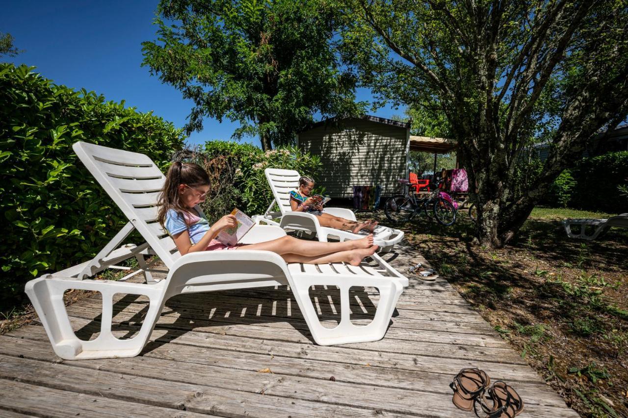 Charmant Camping Familiale 3 Etoiles Vue 360 Plage Piscine A Debordement Empl Xxl Labeaume Exterior foto
