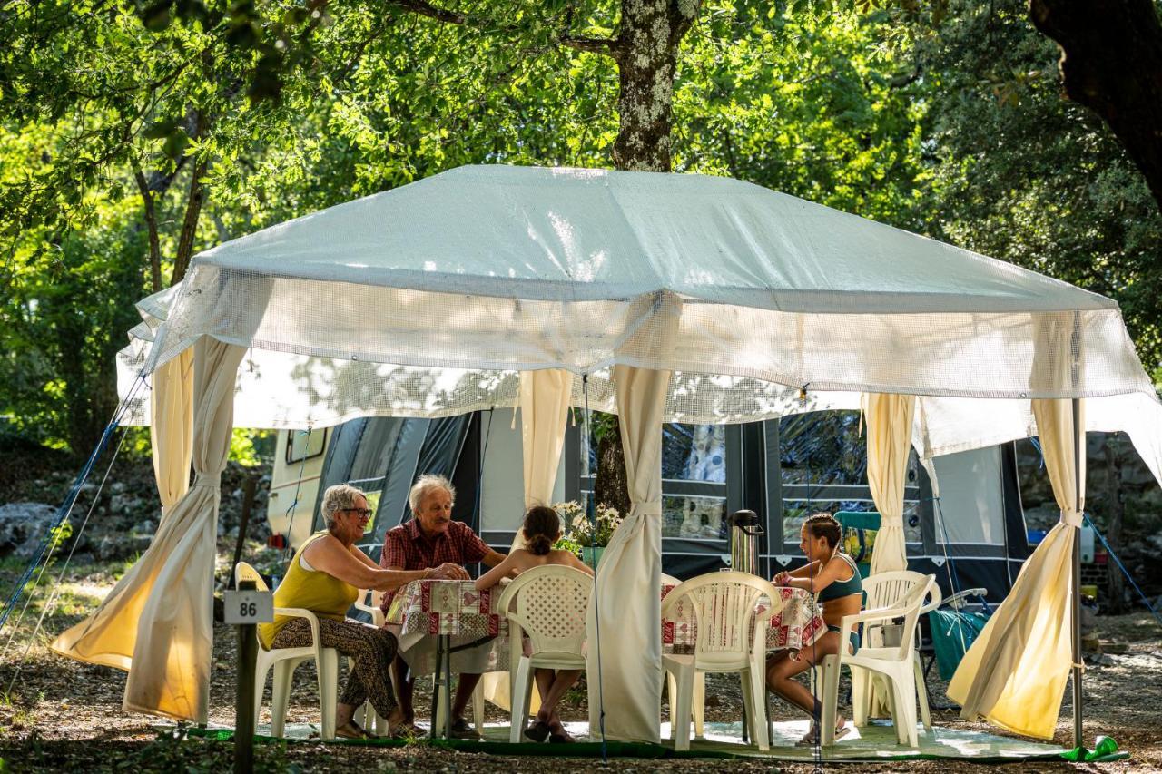 Charmant Camping Familiale 3 Etoiles Vue 360 Plage Piscine A Debordement Empl Xxl Labeaume Exterior foto