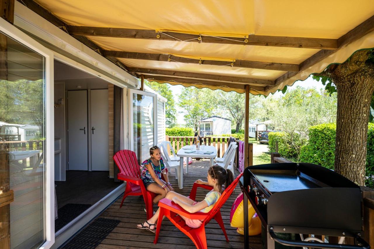 Charmant Camping Familiale 3 Etoiles Vue 360 Plage Piscine A Debordement Empl Xxl Labeaume Exterior foto