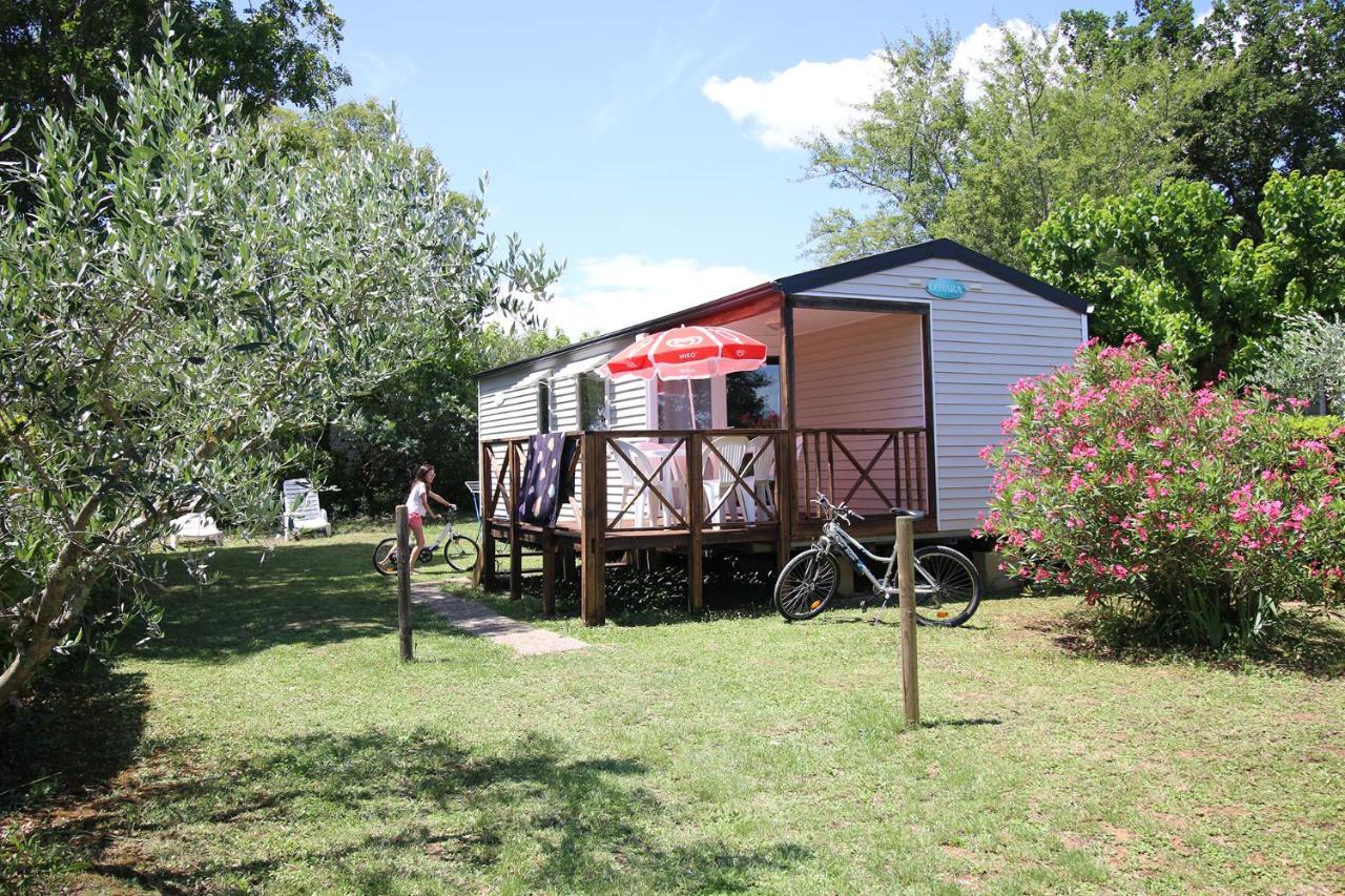 Charmant Camping Familiale 3 Etoiles Vue 360 Plage Piscine A Debordement Empl Xxl Labeaume Exterior foto